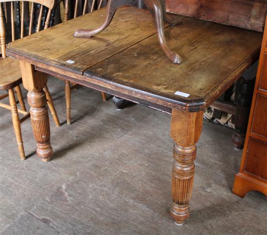 Pine extending dining table and one leaf